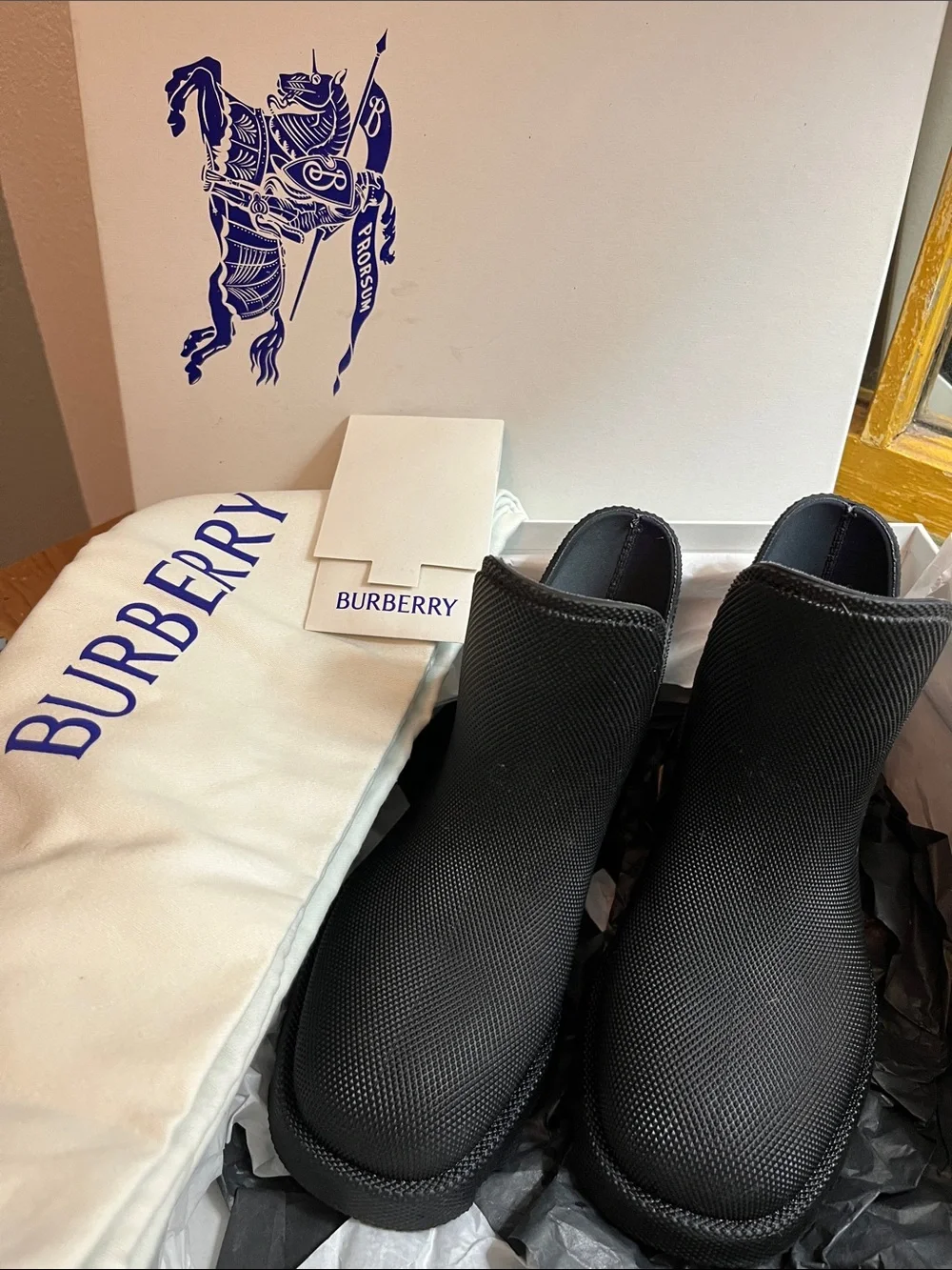 NEW Burberry Marsh Low Chelsea Boots Womens size US 6 or Eu 36